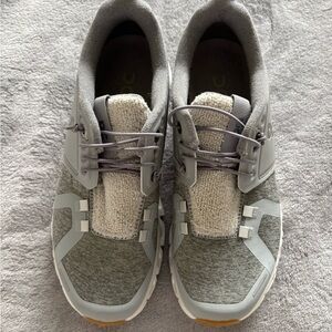 On Cloud Women’s Size 6.5 Terry Gray Sneakers Never Worn